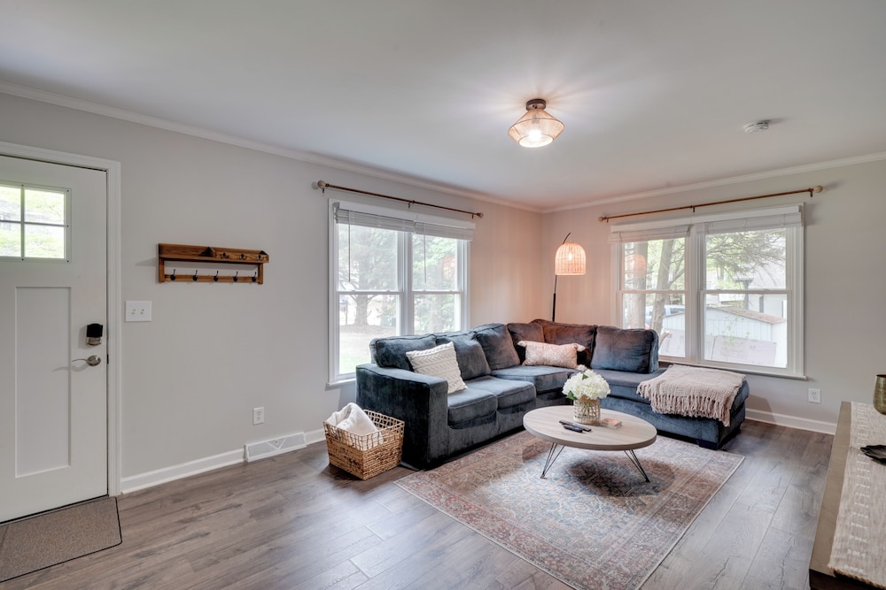 7 Mi to Dtwn Raleigh: Bbq-ready Townhome!