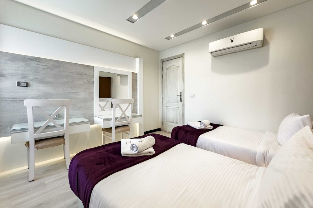 Fresh & Fabulous 2bdr - 5 min to Airport