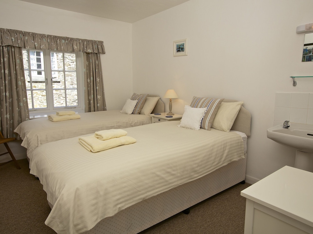 3 Moult Farm Cottage view 4