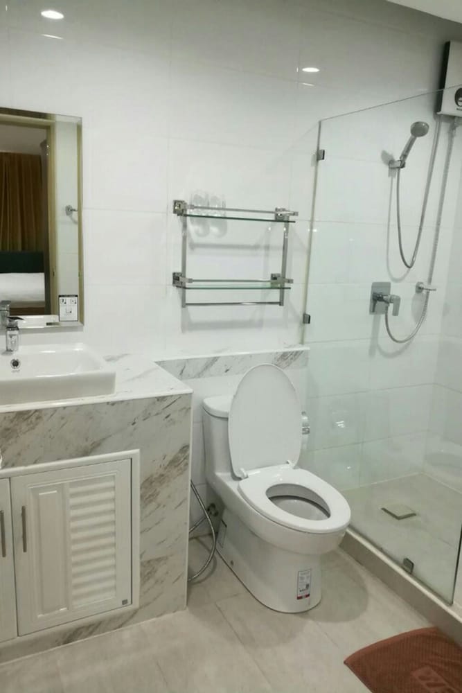 Le Vanvarothai Saladaeng Residence