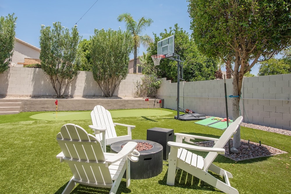 Scottsdale Paradise Poolside With Hot Tub Gym
