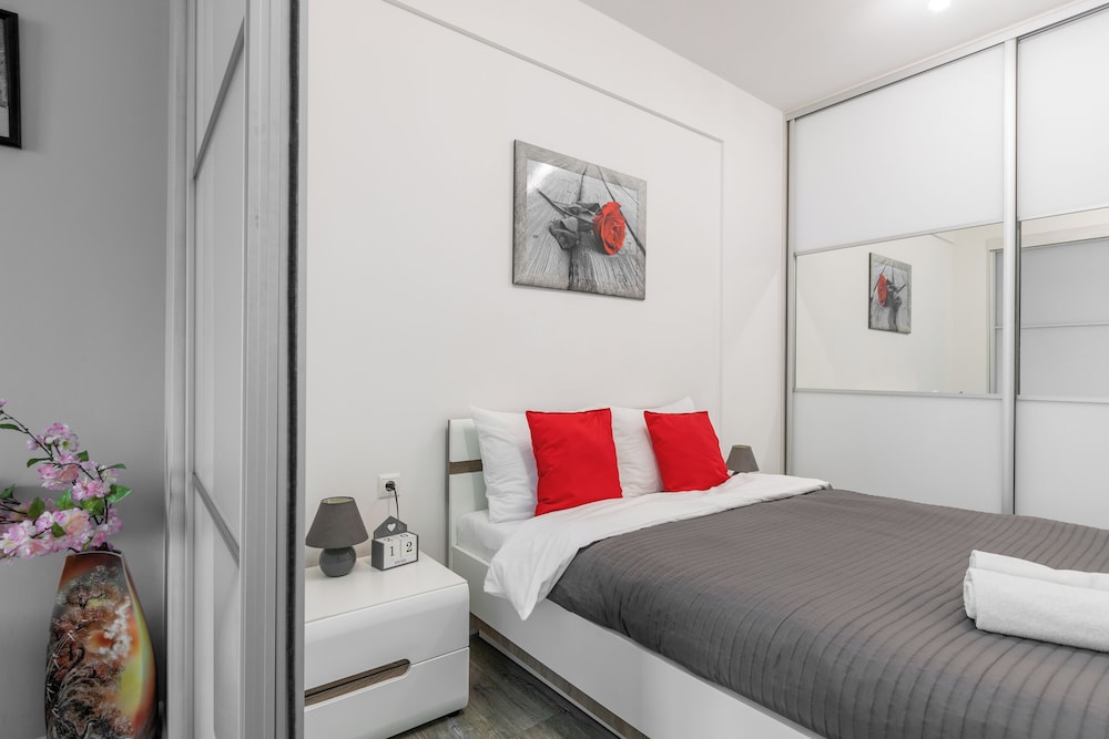 Bright Apartments near Dana Mall