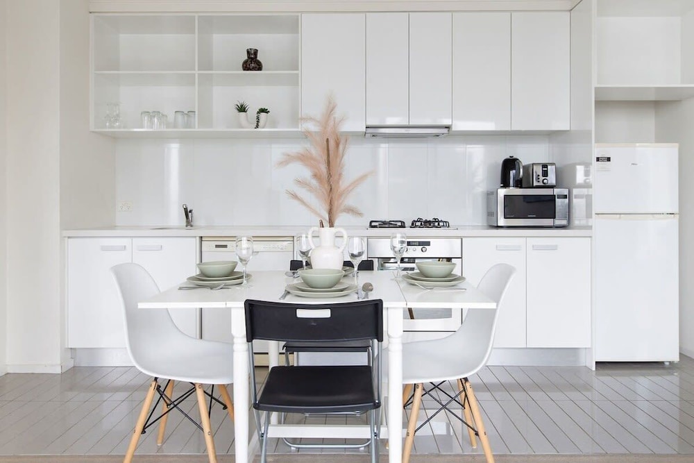 Comfy & Stylish 2BR Apt Next to Crown, City Views