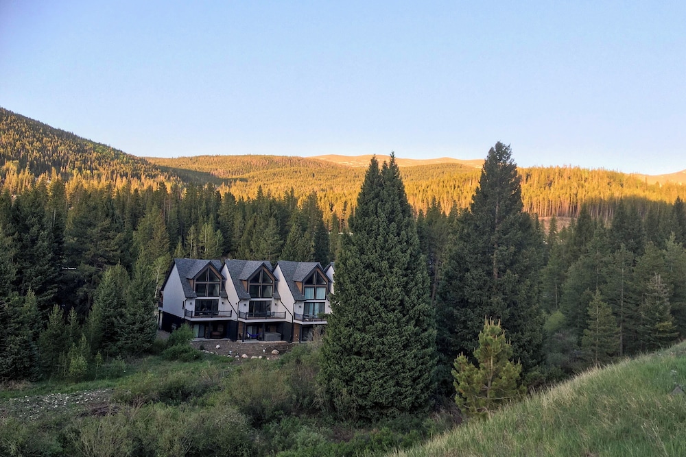 Ski-in/ski-out Gemini Lift Access! Home w/ Hot Tub