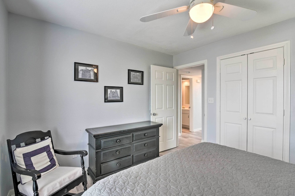 Oceanfront Galveston Home - Walk to Beach! view 3