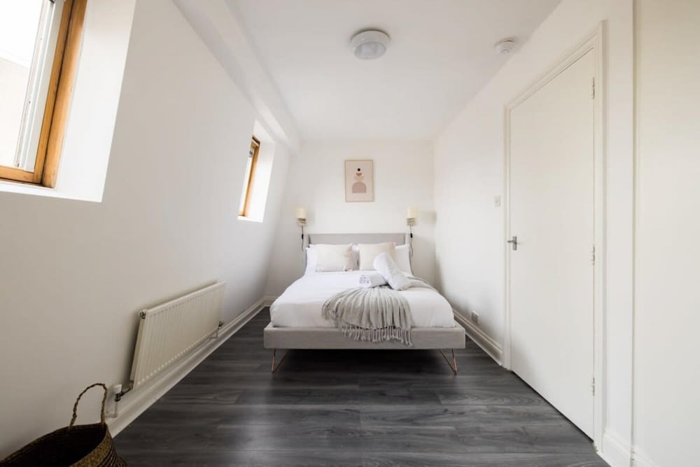 Stylish 2 Bedroom Apartment - Shepherd s Bush