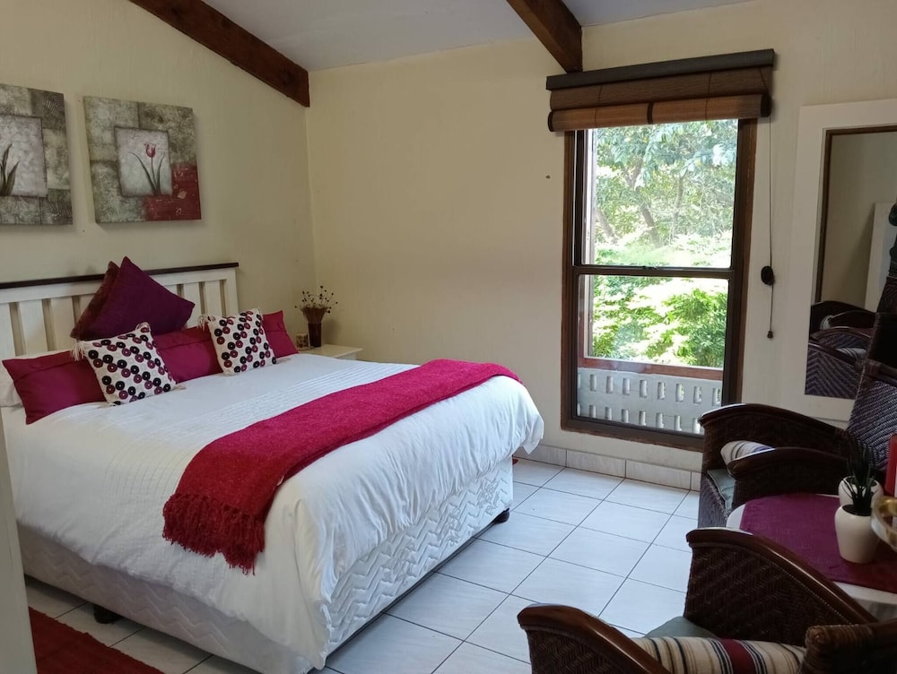 Tranquil Beach House in Southbroom Are, Marina Beach, With Stunning Lagoon Views