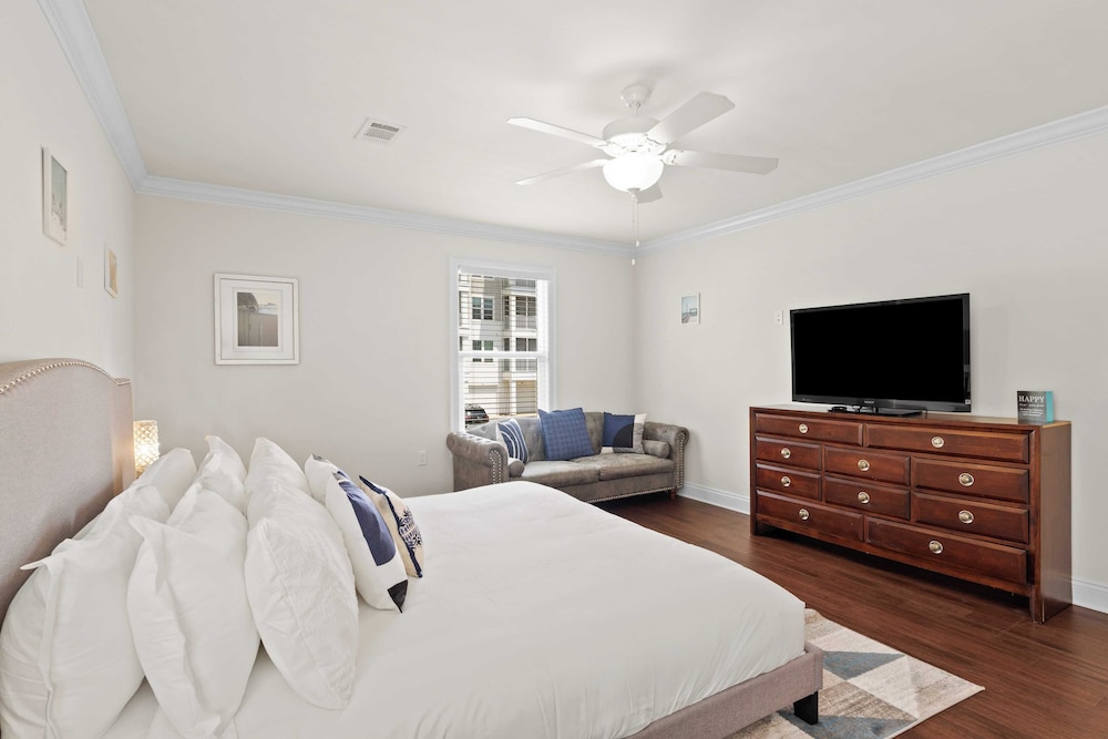 Family-friendly, Close to Beach & Game Room Windswept by Avantstay