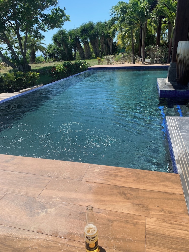 Breezin Villa in Deans