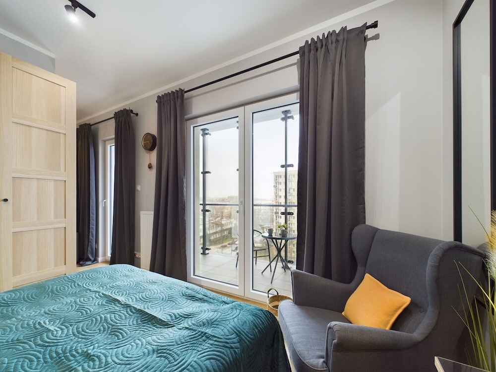 Business Apartment Parking by Renters view 5