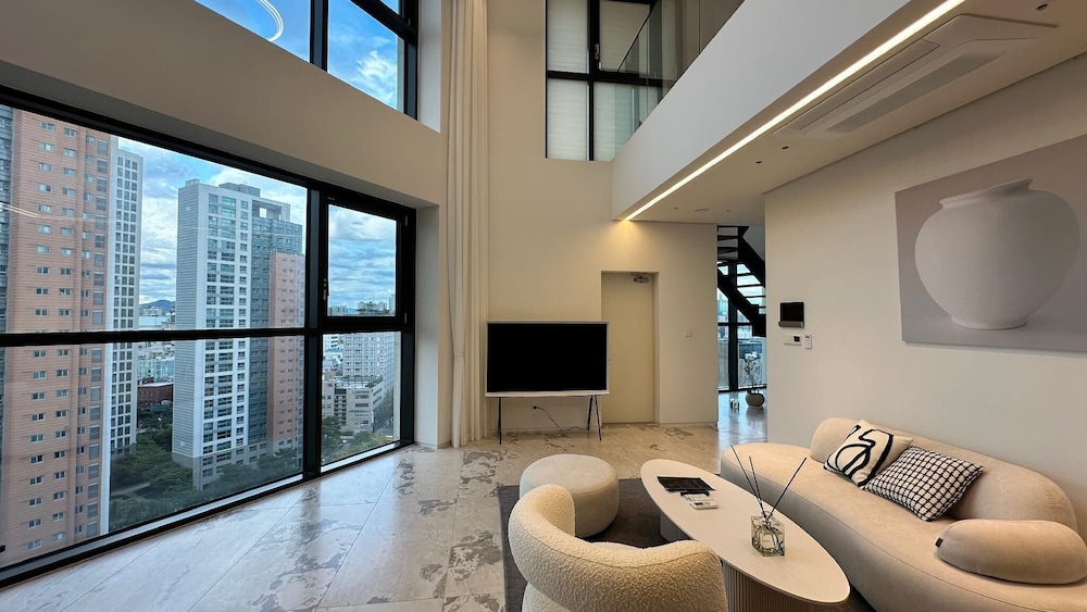 Caelum Black Gangnam Luxury Apt
