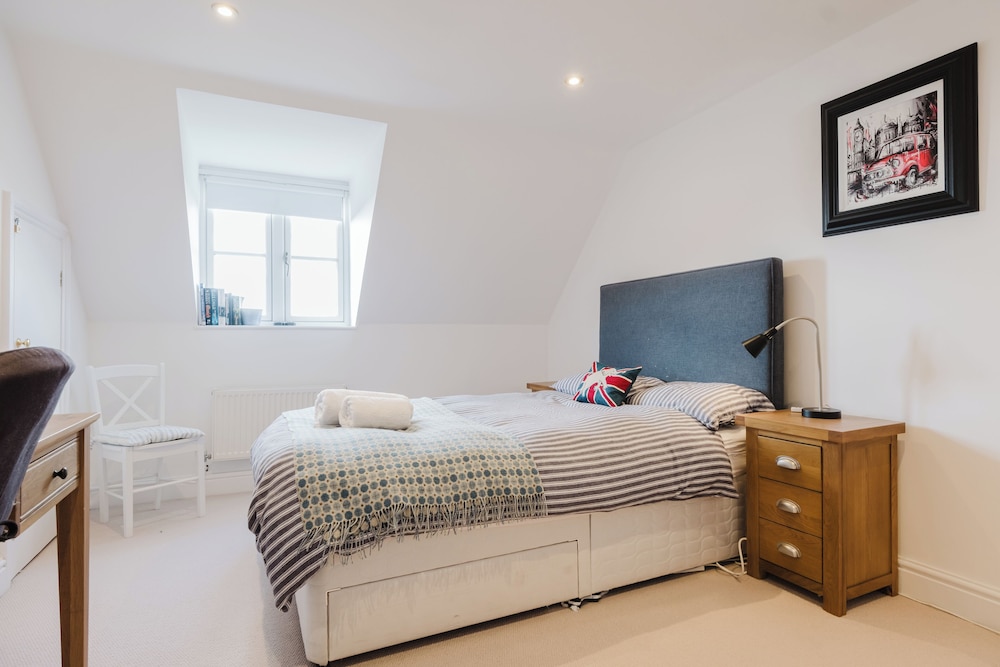 Stylish Retreat with Garden in Tetbury