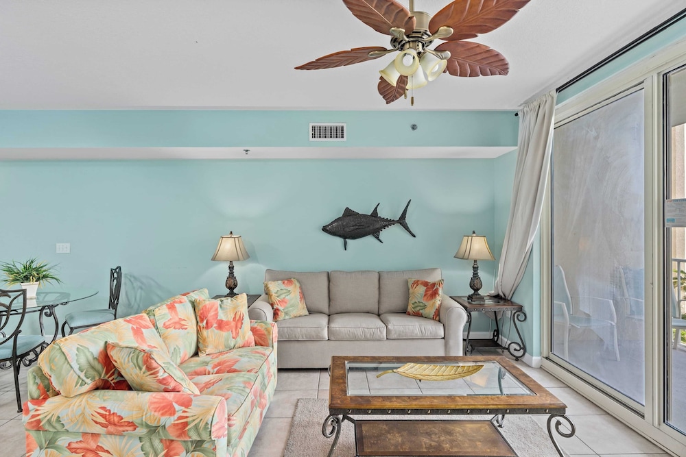 Relax at Panama City Beach Balcony, Parking, Walk to Dining