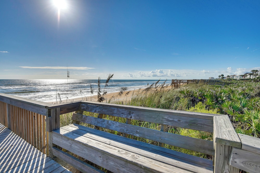 Steps to Beach: Palm Coast Escape w/ Resort Perks!