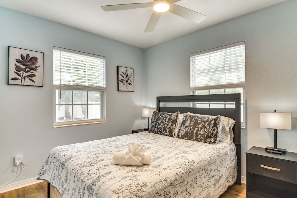 Pinellas Park Home: Swim, Golf, Grill & More!