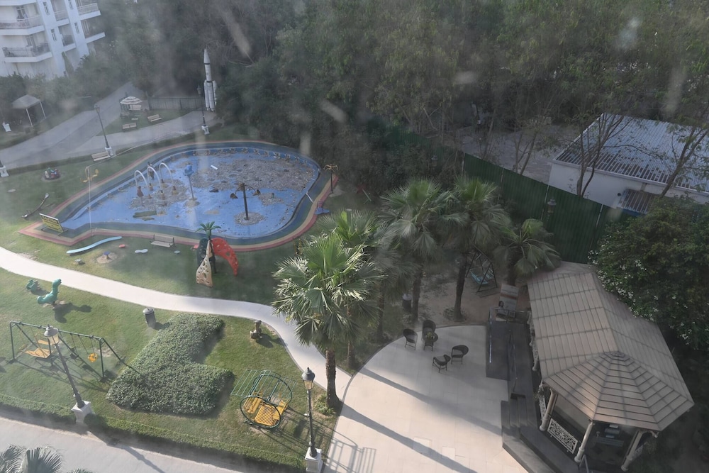 Luxurious 1bhk Apartment in Gurgaon With Shared Pool and BBQ Area