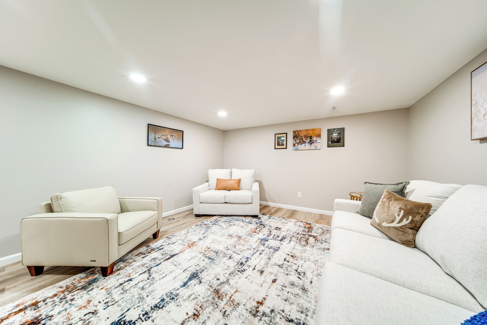 Walk to Lake: Pet-friendly Cottage in Jamestown!
