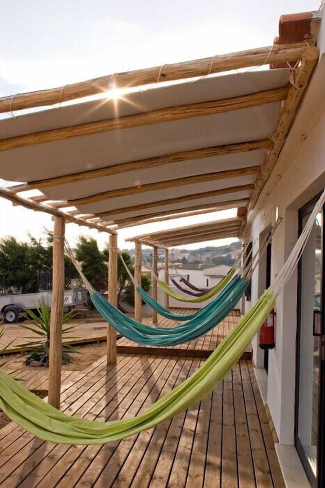 Good Feeling Hostel & Guesthouse