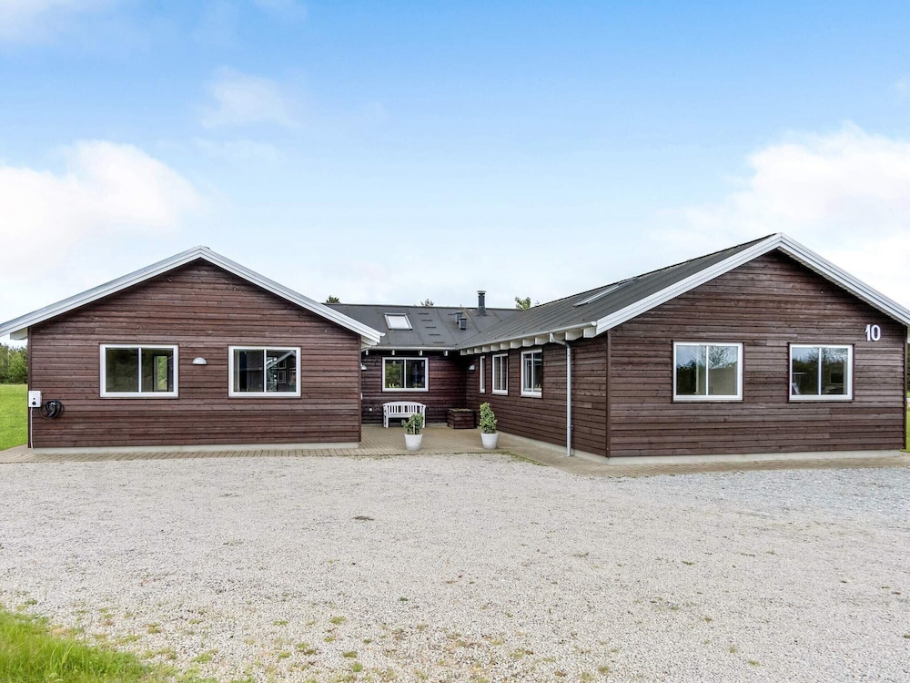 5 Star Holiday Home in Albaek