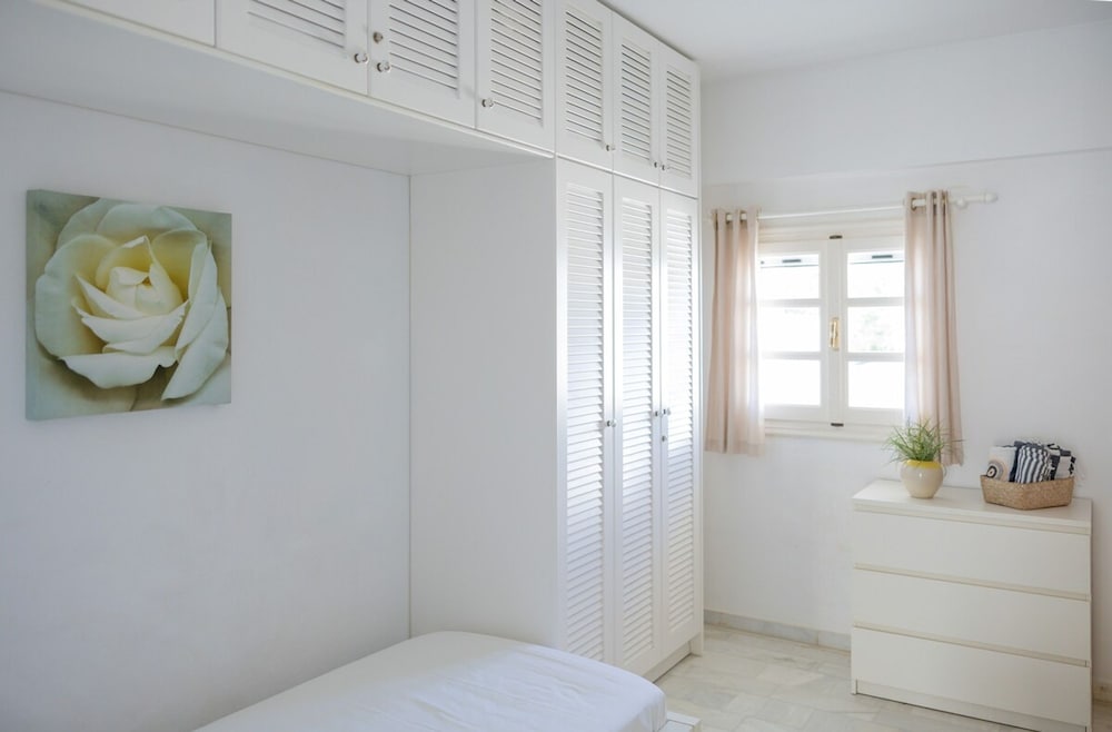 B4 Cycladic Home for 6 by the Beach