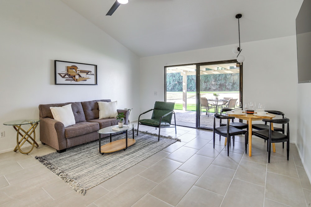 Pet-friendly Palm Desert Retreat: Golf Course View