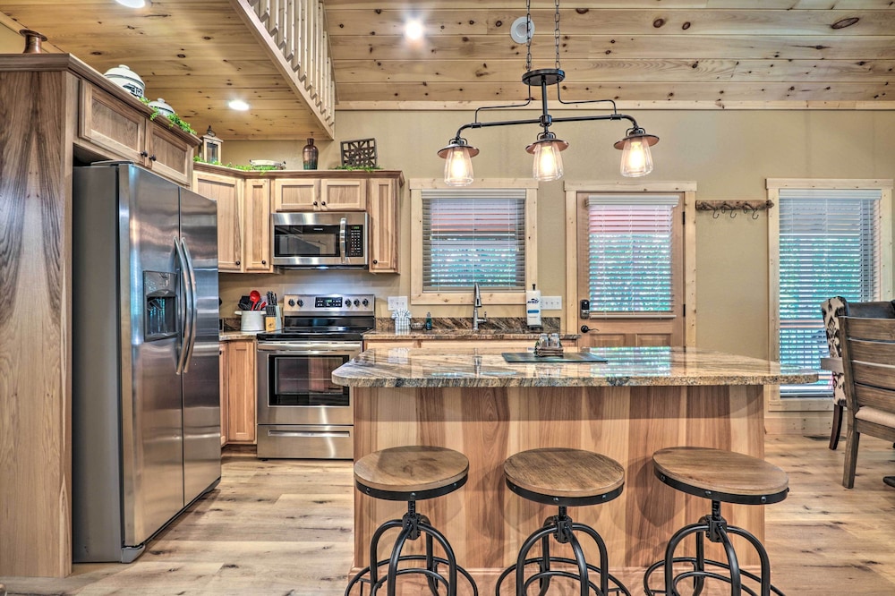 Sevierville Cabin: Deck w/ Foosball & Hot Tub! view 5