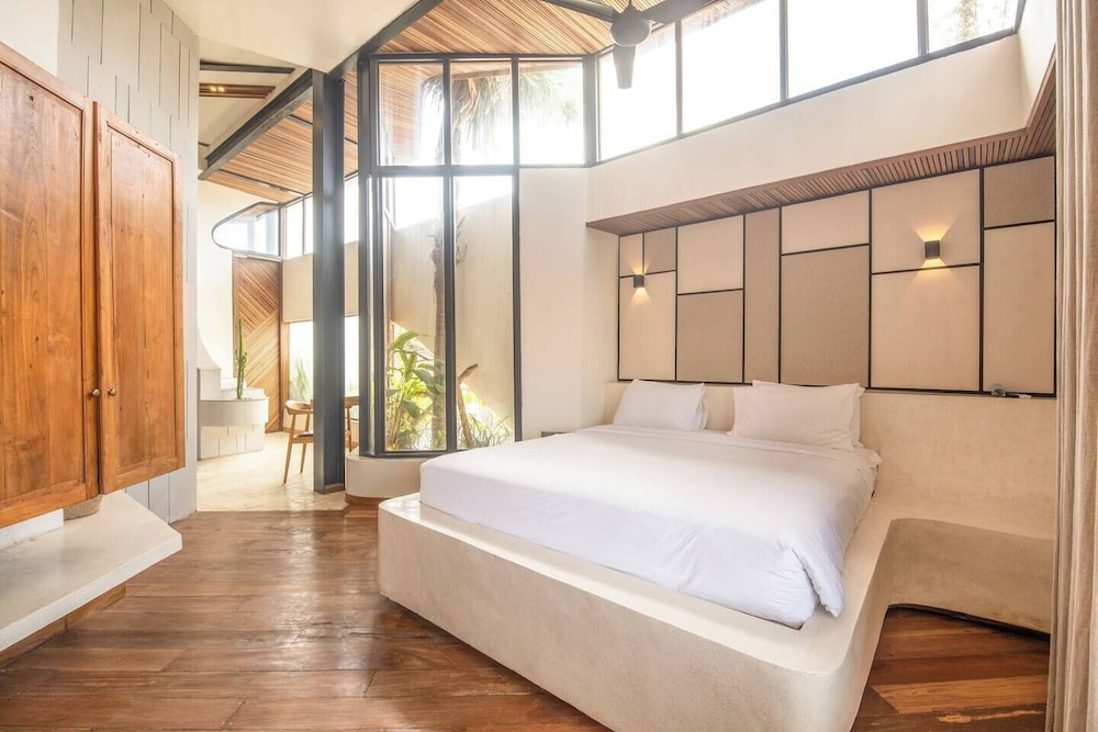 Modern 1-br Loft With Art Deco Vibe Shared Pool