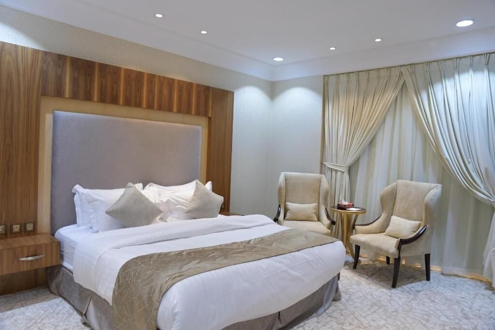 Crown City Hotel