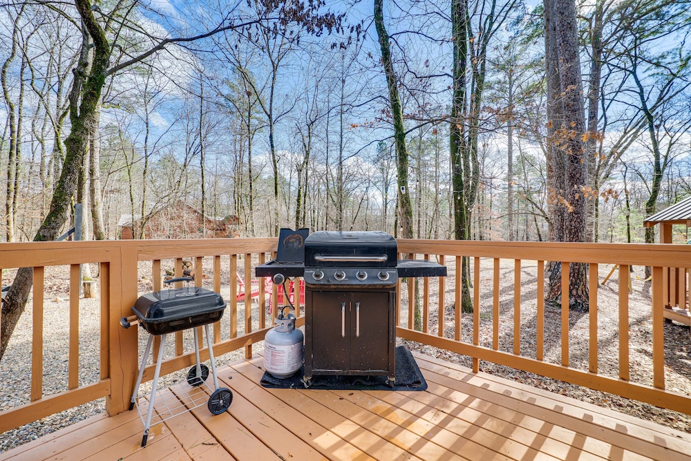 Broken Bow Cabin w/ Hot Tub ~ 5 Mi to State Park! view 5