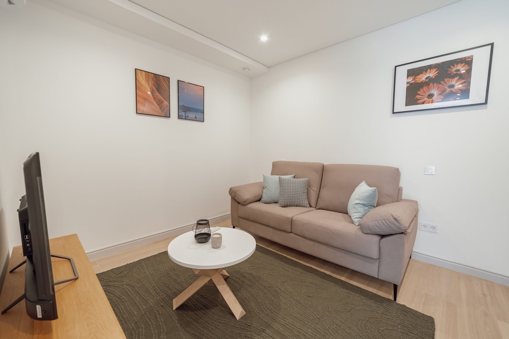 Heart OF Porto Apartment G by Vacationy
