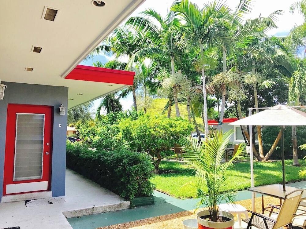 Cozy 2BR in Hollywood FL Pet Friendly