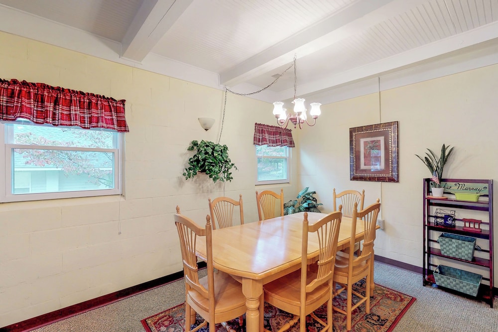 2BR Lakefront Lake Murray Home w/ Dock & Deck