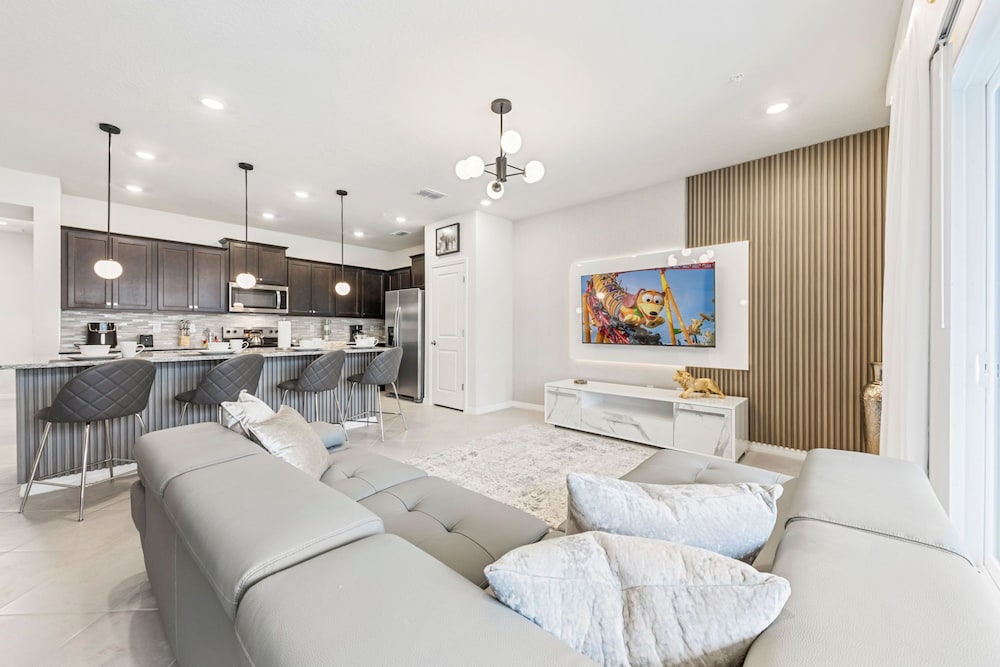 1287 Blue Paradise Way