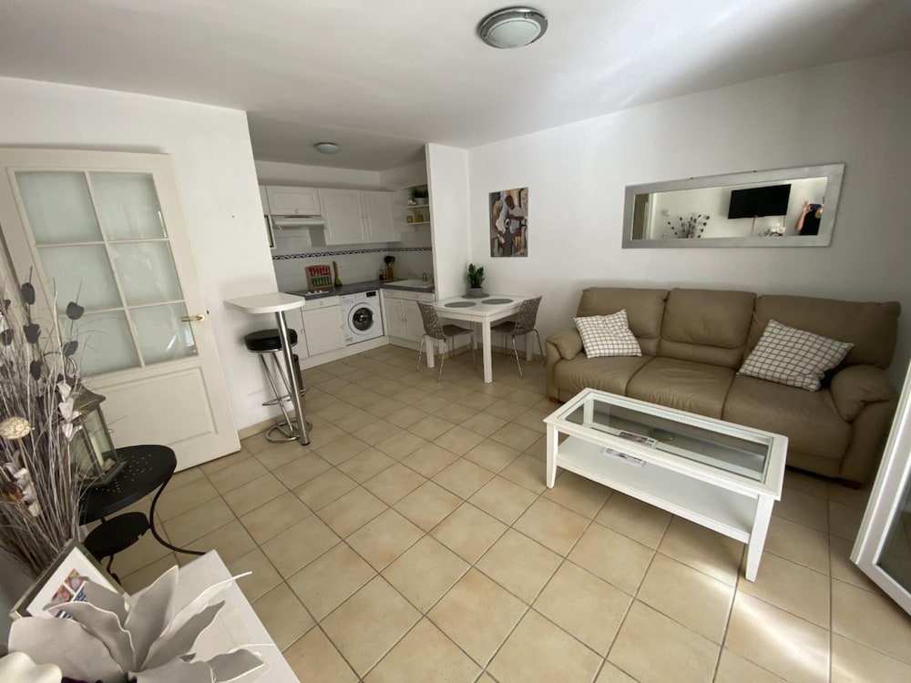 One Bedroom Apartment in the Center of Cannes a few Steps From the Beaches and the Conference Center - 2005