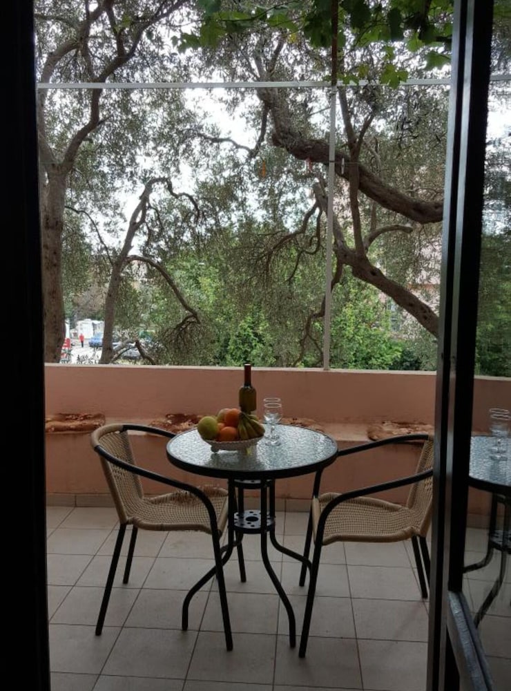 Comfortable Budva Rooms With Easy Access to Sveti Stefan