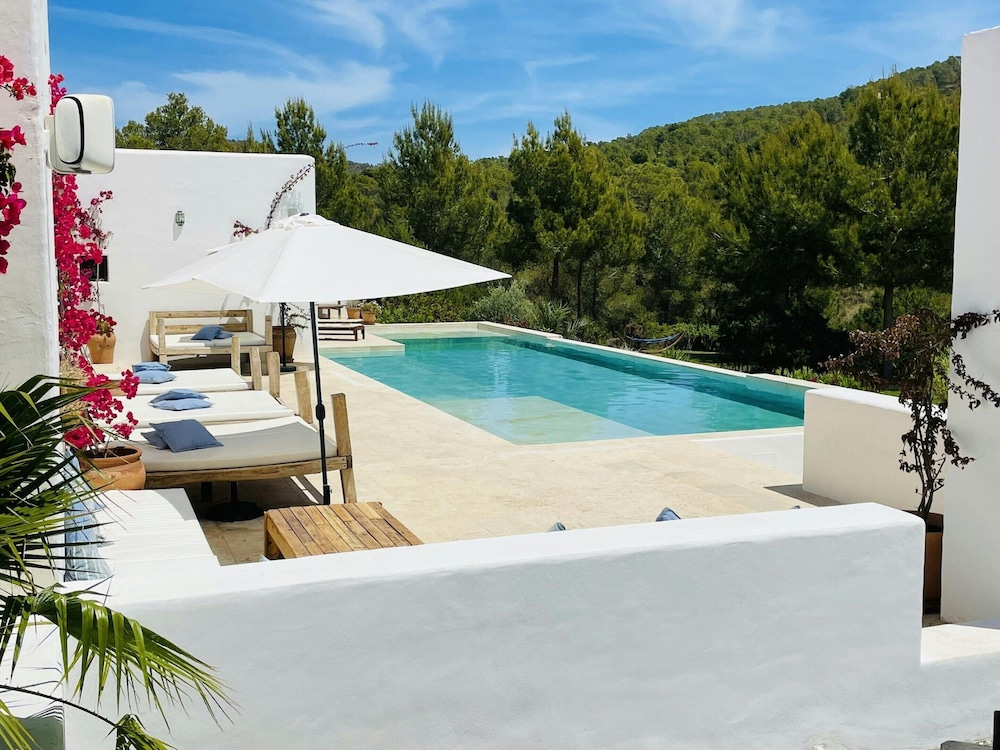 Countryside Villa With Pool
