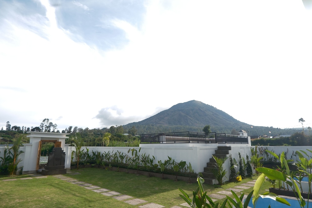 The Vici Batur Villa & Restaurant