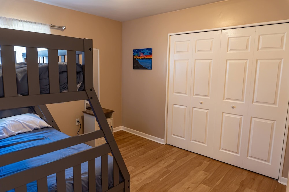 Four Bed Home With Pool Game Room Bar Near Beach