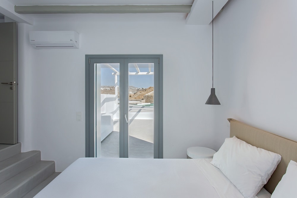 Villa Sapphire 6BR Hot Tub & Pool Ornos