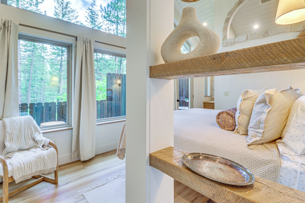 Dreamy Montana Cabin: Short Drive to Flathead Lake