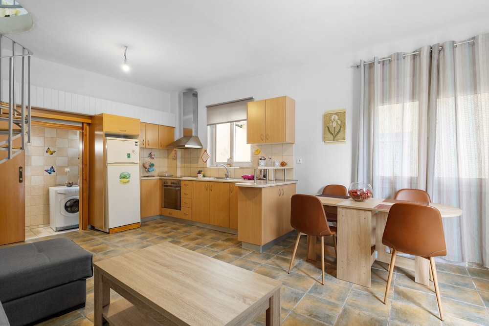 Litsa s Maisonette Near Sea - City Center