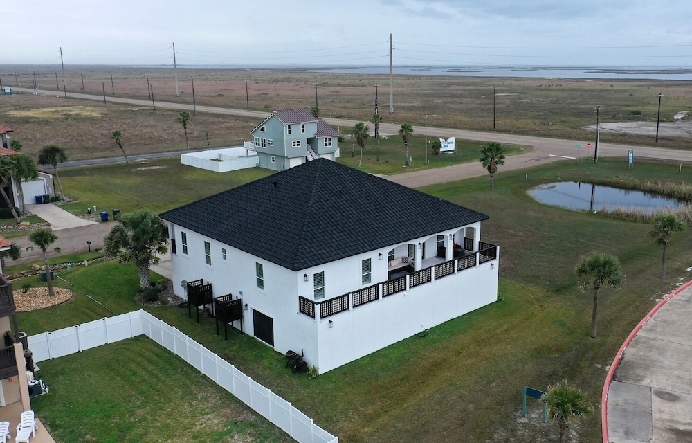 Billiards & Beaches by Avantstay Cart Boardwalk + Pool Table view 4