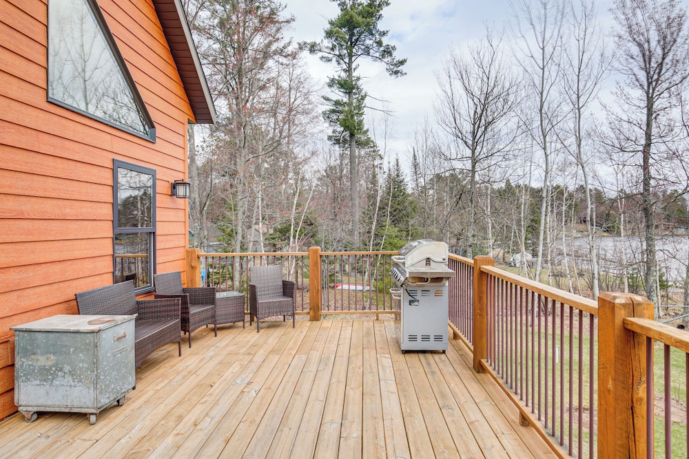 Boat Dock & Furnished Deck: Northwoods Lake House