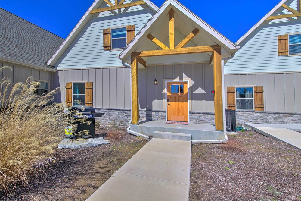 Lampe Retreat w/ Pool Access - Walk to Lake! view 4