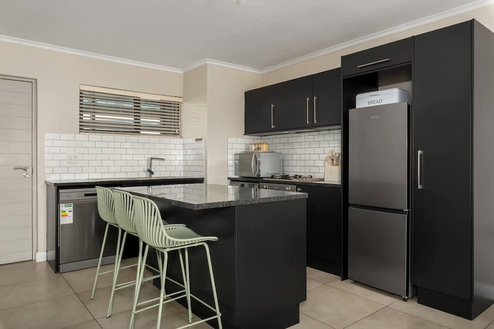 Modern 2 Bed Century City Apartment Pool Braai
