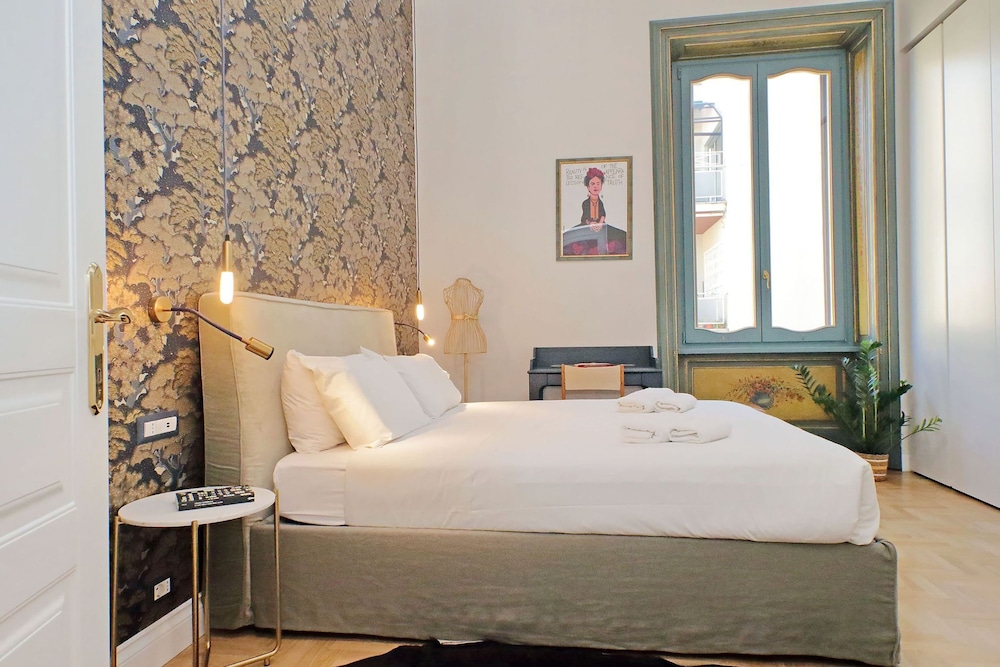 Rare Large and Elegant Rome Apartment in Prati Neighborhood Perfect for Families or Friends