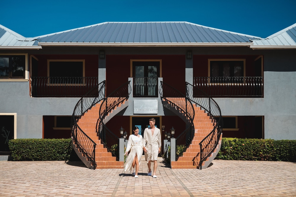 Jewel Paradise Cove Adult Beach Resort & Spa – All Inclusive