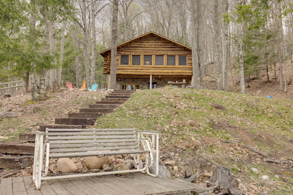 Lakefront Fence Home w/ Private Hot Tub! view 3