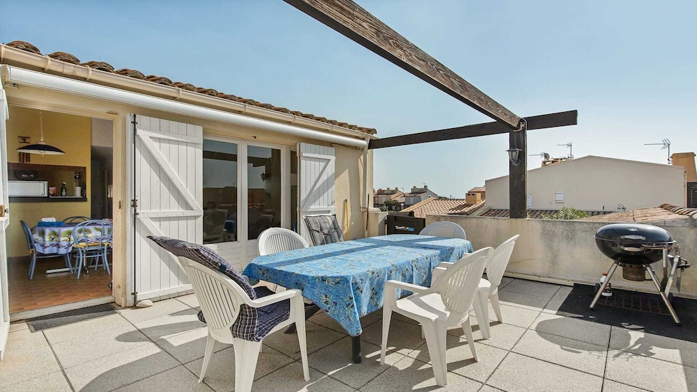 Seaside Family Apartment in Agde