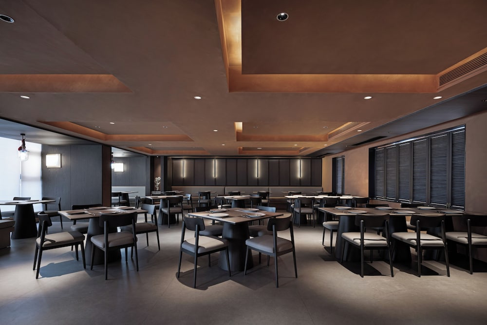 CNHOL RADIENT HOTEL